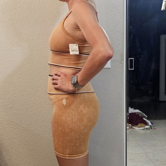 1/2 OFF Free People Movement Orange Sports Bra & Running Shorts Set Medium/Large - Picture 4 of 8